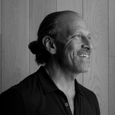 A speaker photo for Arturo Sneider