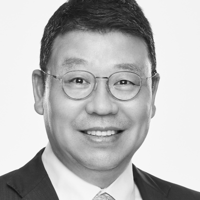 A speaker photo for Ian Yoo