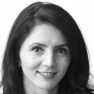 A speaker photo for Mariana Popa