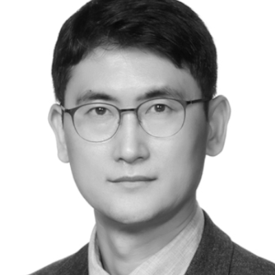 A speaker photo for Younghwan Kim