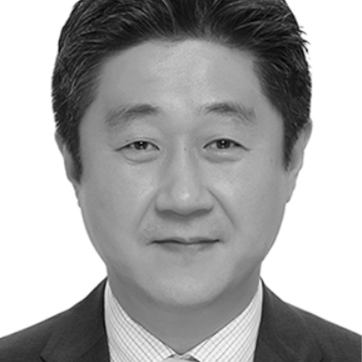 A speaker photo for Yong Seok (YS)  Pae