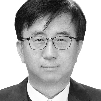 A speaker photo for Changhoon Lee