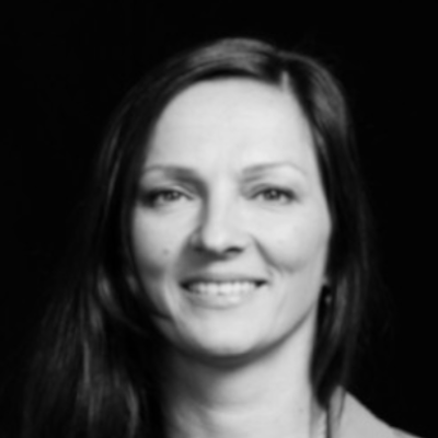 A speaker photo for Eva Cairns