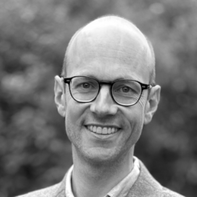 A speaker photo for Simon Rawson