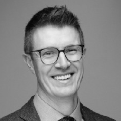 A speaker photo for Oliver Simpson