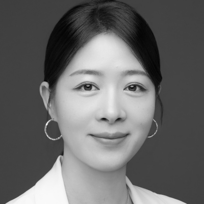 A speaker photo for Lili Wang